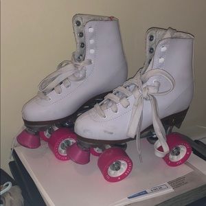 Barbie roller skates